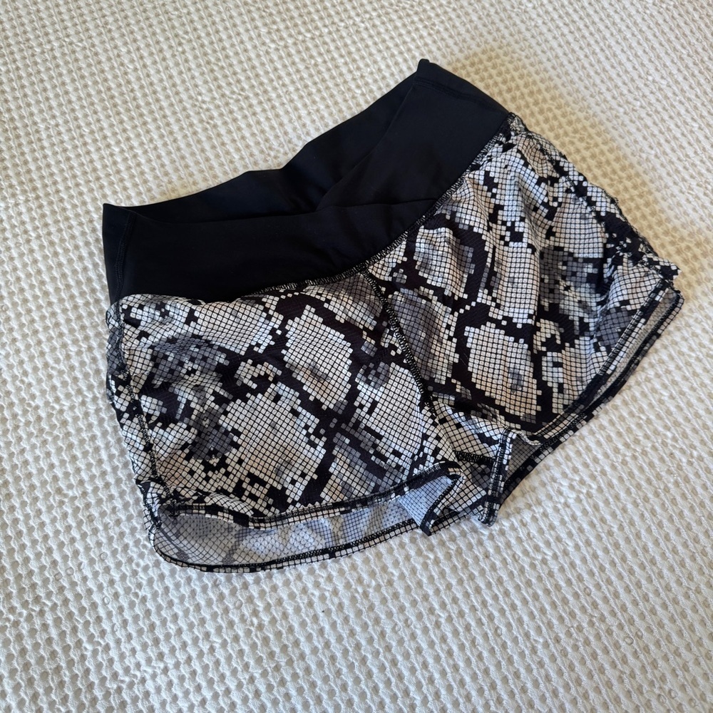 Lululemon Sunset Salutation Short
Ziggy Snake Butter Pink Black / Black - Picture 4 of 5